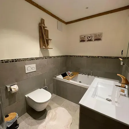 5 Sterne Mit 2 Schlafzimmer, 2 Baeder, Badewanne Und Eigener Infrarotsauna *