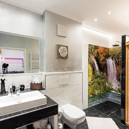 5 Sterne Mit 2 Schlafzimmer, 2 Baeder, Badewanne Und Eigener Infrarotsauna